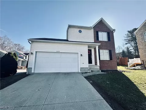 3200 Foxford Ct, Akron, OH 44312