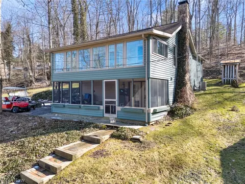 3144 Rockwood Dr SW, Carrollton, OH 44615