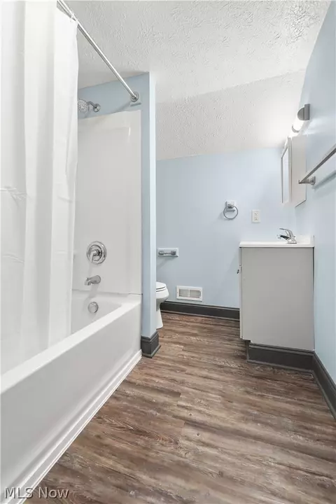Bath - 840 E Buchtel Ave, Akron, OH 44305 photo 3 of 4