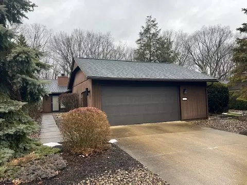 18238 Glencreek Ln, Strongsville, OH 44136