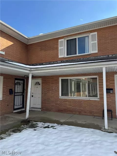 4871 Banbury Ct #10, Warrensville Heights, OH 44128