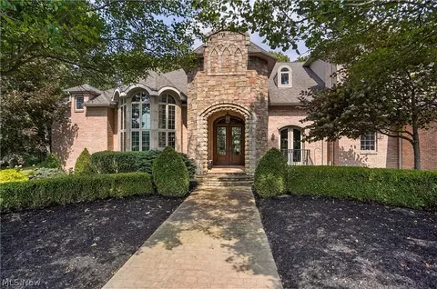 3783 Pioneer Trl, Mantua, OH 44255