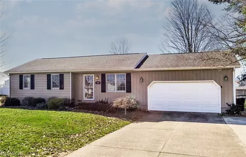 125 Bittersweet Dr, Columbiana, OH 44408