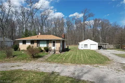 17570 Lakewood Ave, Lake Milton, OH 44429