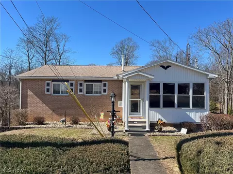 82 Highland Lake Cir, Washington, WV 26181