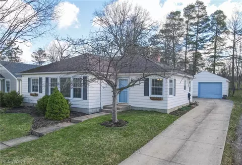 270 North St, Chagrin Falls, OH 44022