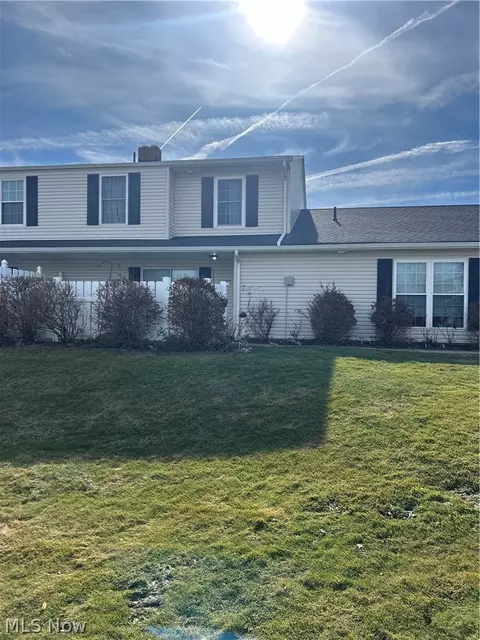 6857 Beacon Dr #63B, Mentor, OH 44060