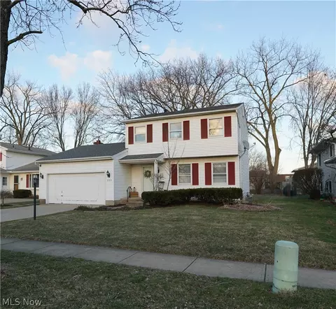 223 Naples Dr, Elyria, OH 44035