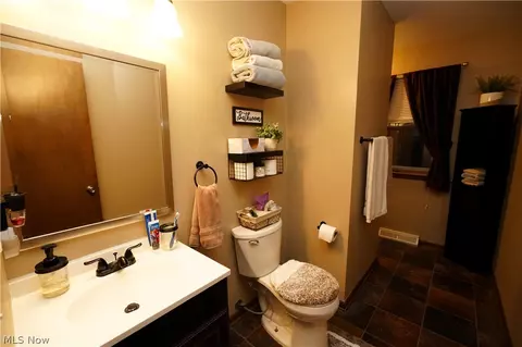 Bath - 223 Naples Dr, Elyria, OH 44035 photo 3 of 3