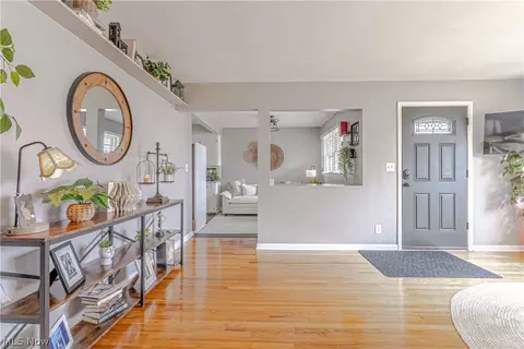 Entry Way - 835 Larkridge Ave, Boardman, OH 44512 photo 1 of 5