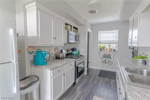 Kitchen - 835 Larkridge Ave, Boardman, OH 44512 photo 1 of 3