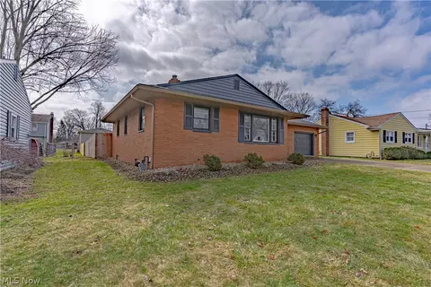 Exterior - 835 Larkridge Ave, Boardman, OH 44512 photo 5 of 6