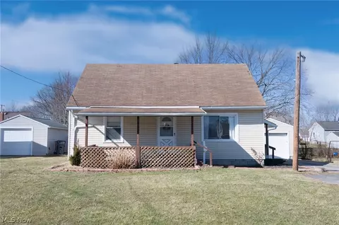116 Dehoff Dr, Youngstown, OH 44515