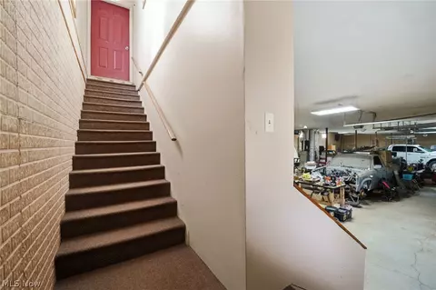 Entry Way - 3913 Ninevah Rd, Ashtabula, OH 44004 photo 1 of 5