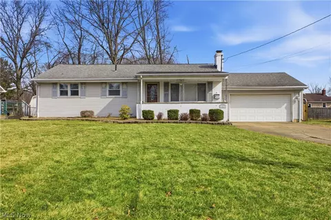 923 Kirwan Dr, Youngstown, OH 44515