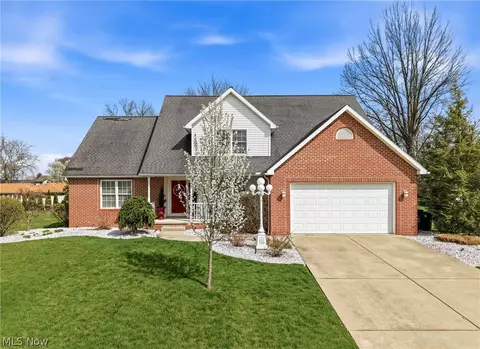 297 Country Club Dr SE, Warren, OH 44484