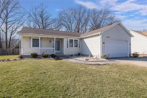 1260 Meadowview Ln, Amherst, OH 44001
