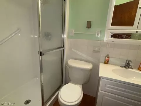 Bath - 3068 Kent Rd, Stow, OH 44224 photo 3 of 4