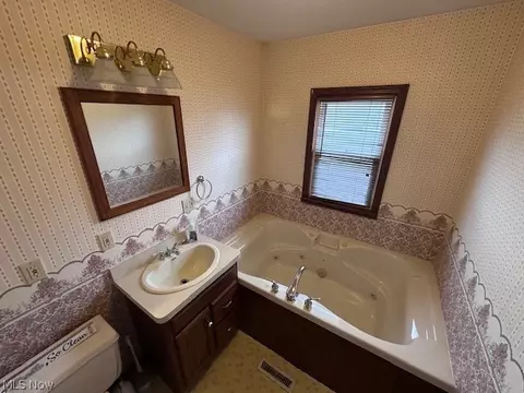 Bath - 119 Cornell Ave, Elyria, OH 44035 photo 4 of 5