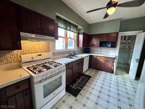 Kitchen - 119 Cornell Ave, Elyria, OH 44035 photo 2 of 2