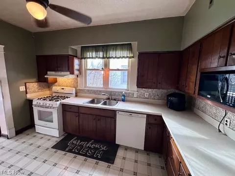 Kitchen - 119 Cornell Ave, Elyria, OH 44035 photo 1 of 2