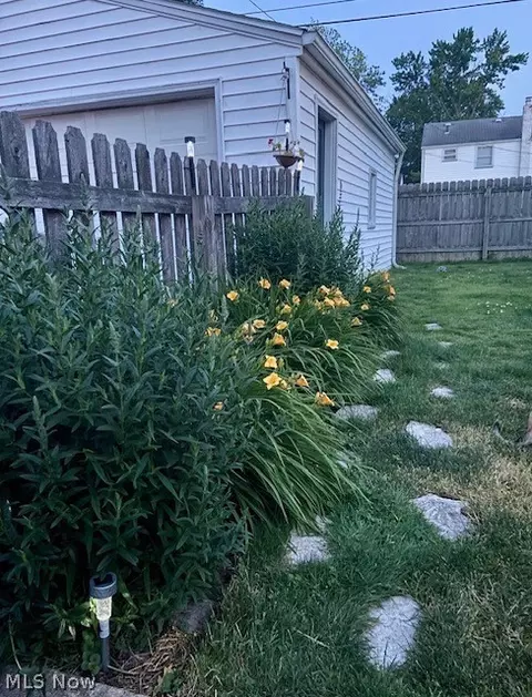 Exterior - 119 Cornell Ave, Elyria, OH 44035 photo 5 of 8