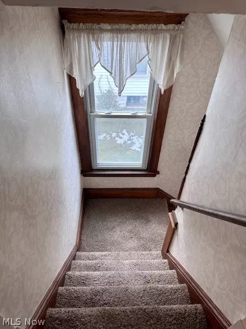 Entry Way - 119 Cornell Ave, Elyria, OH 44035 photo 4 of 5