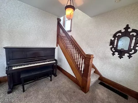 Entry Way - 119 Cornell Ave, Elyria, OH 44035 photo 1 of 5