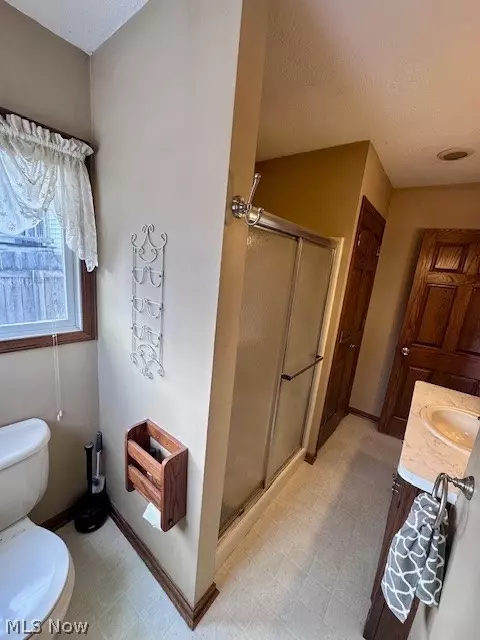 Bath - 119 Cornell Ave, Elyria, OH 44035 photo 2 of 5