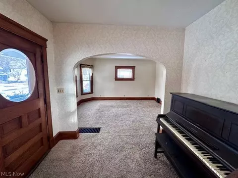 Living - 119 Cornell Ave, Elyria, OH 44035 photo 1 of 3