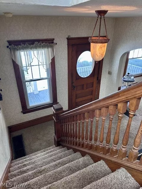 Entry Way - 119 Cornell Ave, Elyria, OH 44035 photo 3 of 5