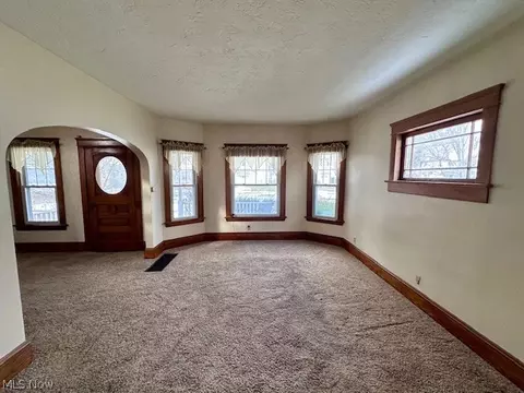 Living - 119 Cornell Ave, Elyria, OH 44035 photo 2 of 3