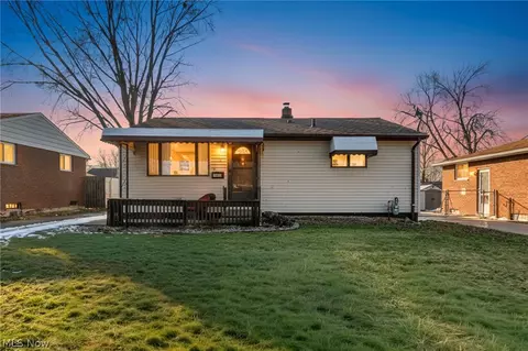 6386 Sandfield Dr, Brook Park, OH 44142