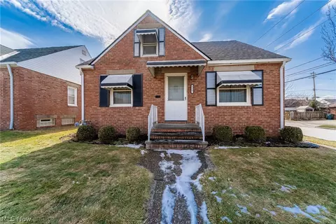 8927 Torrance Ave, Brooklyn, OH 44144