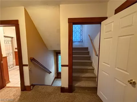 Entry Way - 355 Kenyon Ave, Elyria, OH 44035 photo 3 of 5