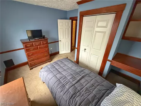 Bedroom - 355 Kenyon Ave, Elyria, OH 44035 photo 4 of 5