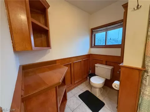 Bath - 355 Kenyon Ave, Elyria, OH 44035 photo 2 of 3