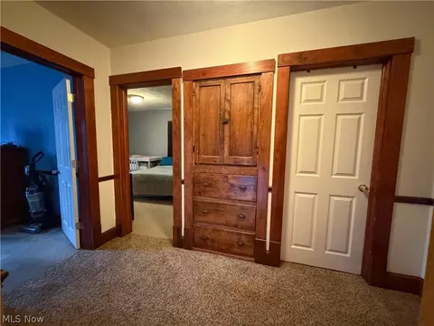 Entry Way - 355 Kenyon Ave, Elyria, OH 44035 photo 4 of 5
