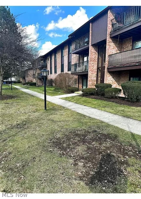 16460 Heather Ln, Middleburg Heights, OH 44130