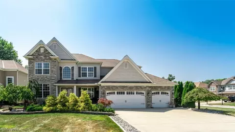 3000 Steve Guard Ct, Willoughby, OH 44094