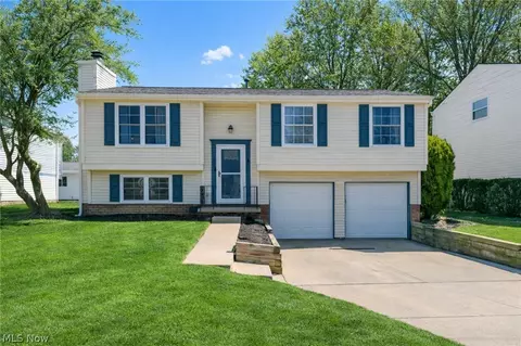 5430 Oak Ridge Dr, Willoughby, OH 44094