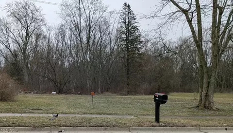 1653 Mohawk Dr, Akron, OH 44306