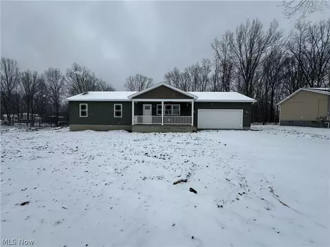 24 Maranatha Dr, Youngstown, OH 44505