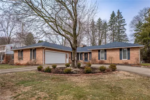 245 James St SW, North Canton, OH 44720