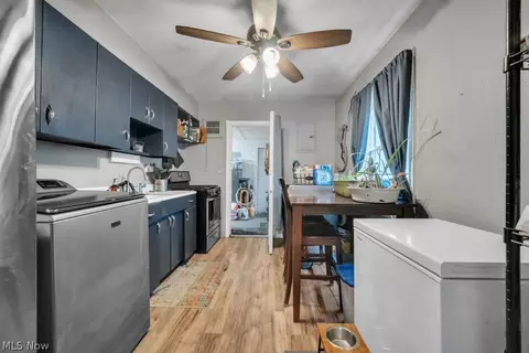 Entry Way - 4875 Marigold Rd, Mentor, OH 44060 photo 4 of 5