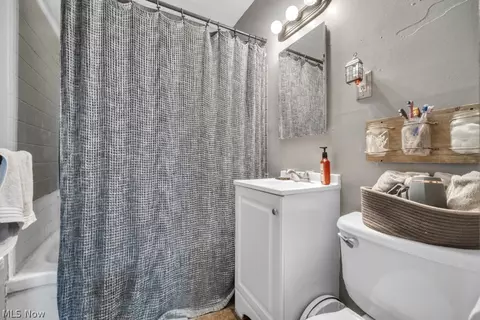 Bath - 4875 Marigold Rd, Mentor, OH 44060 photo 1 of 2