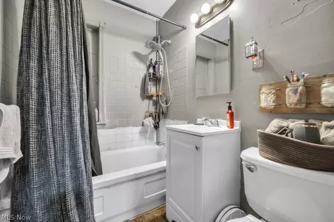 Bath - 4875 Marigold Rd, Mentor, OH 44060 photo 2 of 2