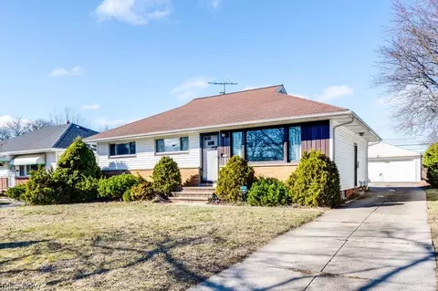 13801 Bangor Ave, Garfield Heights, OH 44125