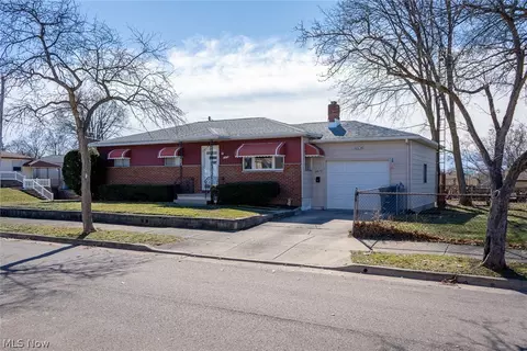 1876 Harding Ave, Akron, OH 44312