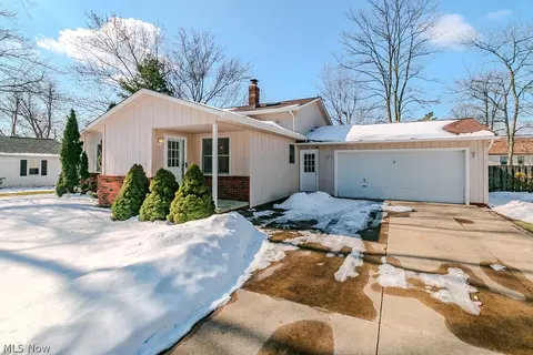 5034 Medhurst Ave, Solon, OH 44139